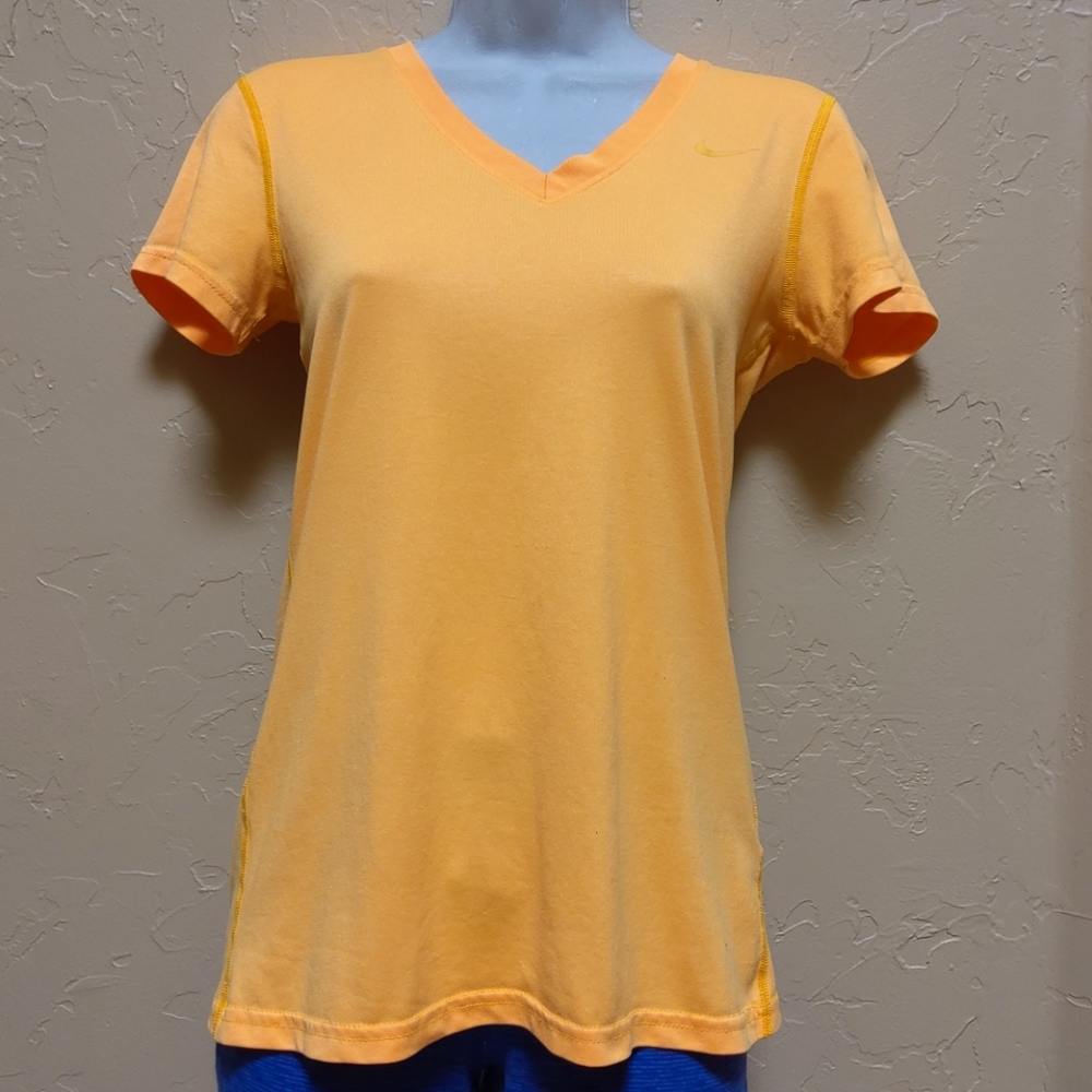 Nike top